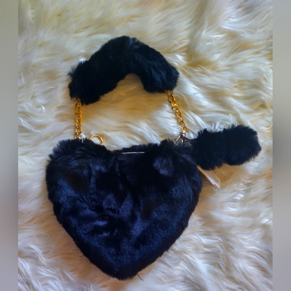 Heart Shaped Faux Fur Shoulder Bag